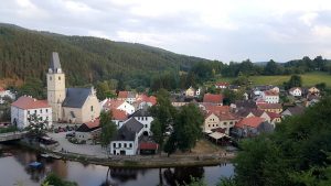 Rožmberk nad Vltavou - malebná vesnice a hrad usazený v údolí na břehu Vlltavy.