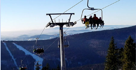 stará sedačka byla letos nahrazena moderní lanovkou, která vám skvěle zpříjemní lyžování v Hochfichtu